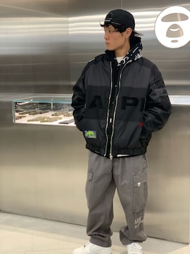 「AAPE BY A BATHING APE（エーエイプバイアベイシングエイプ）のアイテム（パンツ）」を使った、南出 涼太さん（メンズ・170cm）の冬コーディネート