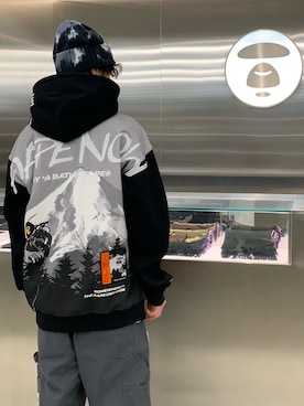 「AAPE BY A BATHING APE（エーエイプバイアベイシングエイプ）のアイテム（パンツ）」を使った、南出 涼太さん（メンズ・170cm）の冬コーディネート