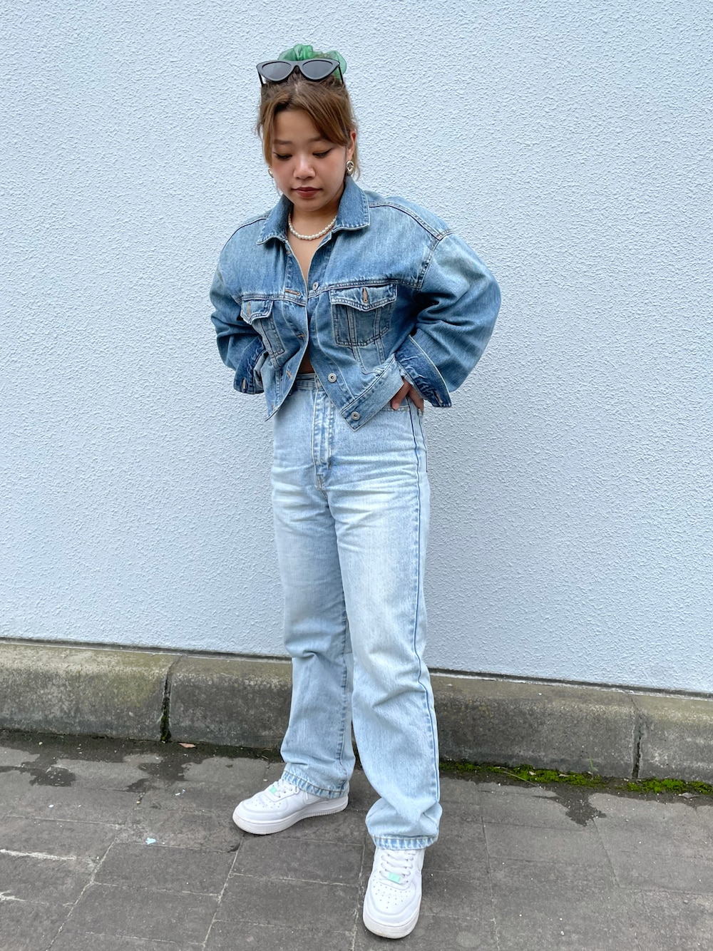 「大人カジュアル、カジュアル、デニム、デニムパンツ、デニムジャケット、denim、GU、GUコーデ、プチプラ、プチプラコーデ、ciaopanic、低身長、低身長コーデ、おしゃれさんと繋がりたい、NIKE」｜「CIAOPANICの美脚ハイウエストストレートデニムパンツ/XS～Mサイズあり（デニムパンツ、ブルー系）」を使った、藤井明日香さん（レディース・150cm）の秋コーディネートの1枚目の写真