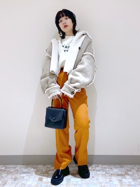 「カラーパンツ」｜「アイテム（ムートンコート）」を使った、どんちゃんさん（レディース・152cm）の秋コーディネート