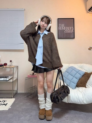 「Amly City(アンリーシティ)のボウタイつきラインストーンギャザーシャツ(シャツ/ブラウス)」を使った、りなてぃさん(レディース・150cm)の秋コーディネート