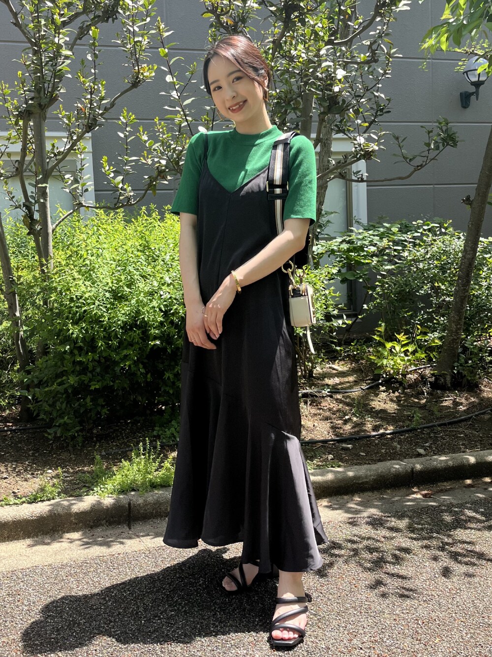 「ごきげんウィーク、休日スタイル、オトナ女子、春夏コーデ、キレイめ、きれいめカジュアル、プチプラコーデ、プチプラ、キャミワンピ、低身長コーデ、グリーン、ワンピース、サンダル、夏コーデ、モード」｜「GRLのアイテム（トップス、グリーン系）」を使った、りなてぃさん（レディース・150cm）の春コーディネートの1枚目の写真