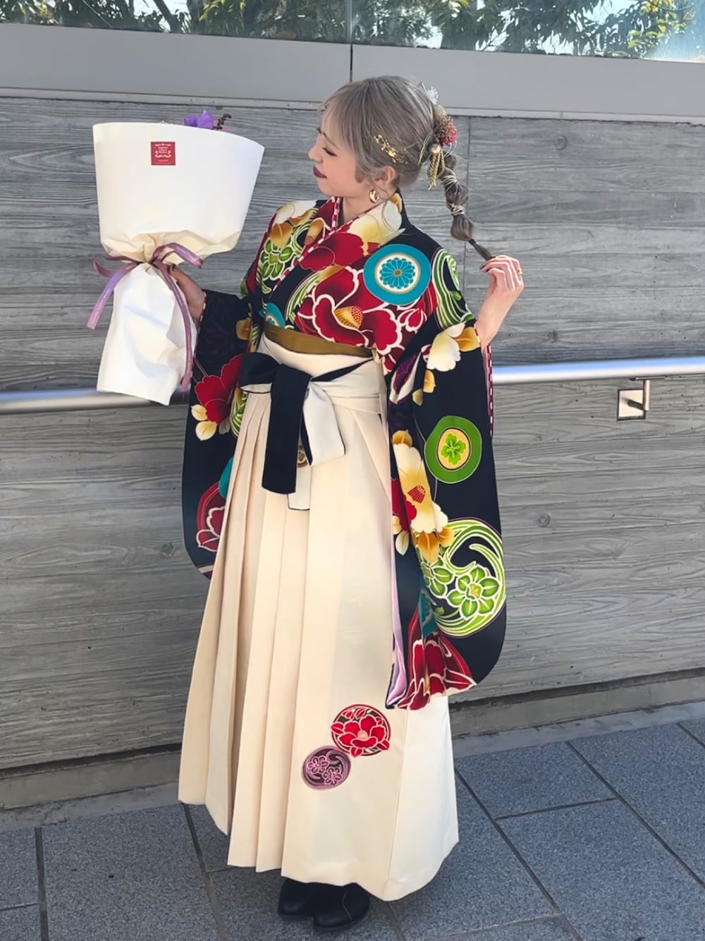 「袴、卒業式、卒業式コーデ、振袖、春コーデ、卒業袴、和装、着物、キレイめ、低身長、ブーツ、ブーツスタイル、ショートブーツ」｜「JAPAN STYLEのアイテム（フォーマルスーツ/小物、ブラック系）」を使った、りなてぃさん（骨格ストレート・レディース・150cm）の春コーディネートの1枚目の写真