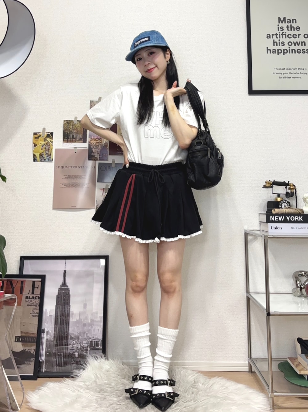 「春めき満開コーデ、春コーデ、春服、春色、キャップ、Tシャツ、ロゴT、プチプラ、ミニスカート、ミュール、サンダル、韓国ファッション、お出かけコーデ、休日スタイル、デートコーデ」｜「Supreme のアイテム（キャップ、ブルー系）」を使った、りなてぃさん（骨格ストレート・レディース・150cm）の春コーディネートの1枚目の写真