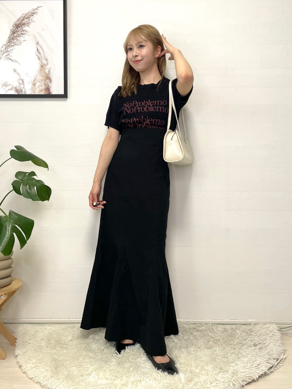 「夏コーデ、サマーニット、マーメイドスカート、ロングスカート、バレエシューズ、ショルダーバッグ、キレイめ、お出かけコーデ、モノトーン、ブラック、ブラックコーデ、休日スタイル、プチプラ、夏服、低身長」｜「VipoaのNo Problemo logo summer knit（ニット/セーター、ブラック系）」を使った、りなてぃさん（骨格ストレート・レディース・150cm）の夏コーディネートの1枚目の写真