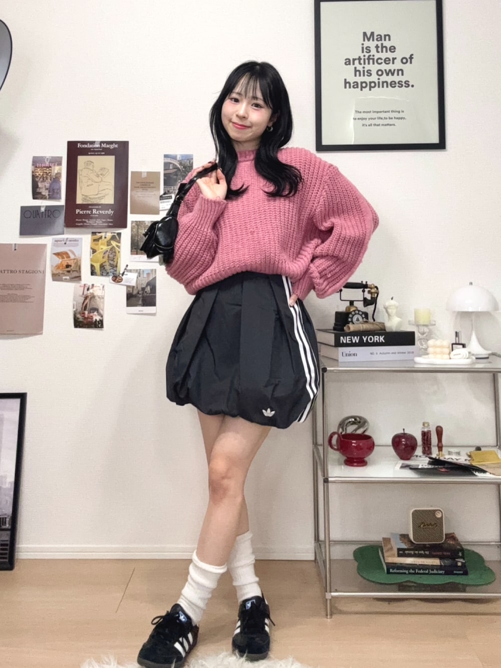 「ショルダーバッグ、GRL、春コーデ、春服、ピンク、ニット、adidas、スニーカー、バルーンスカート、スポーツミックス、休日スタイル、春色、春服コーデ、低身長、お出かけコーデ」｜「LYEONのクロップドクルーネックニットプルオーバー（ニット/セーター、ピンク系）」を使った、りなてぃさん（骨格ストレート・レディース・150cm）の冬コーディネートの1枚目の写真