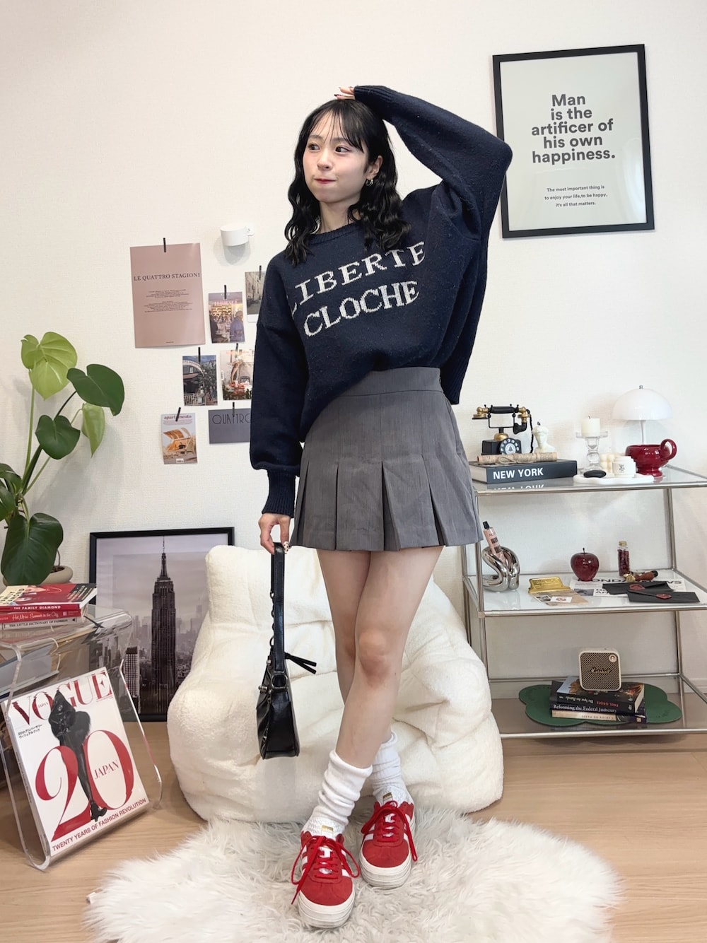 「秋っぽコーデ更新中、ニット、ロゴニット、プリーツスカート、韓国ファッション、休日スタイル、お出かけコーデ、スニーカー、厚底シューズ、スポーツミックス、ショルダーバッグ、プチプラ、秋コーデ、ゆるシルエット、デート」｜「RiberryのLIBERTEロゴジャガードニット（ニット/セーター、ブルー系）」を使った、りなてぃさん（骨格ストレート・レディース・150cm）の秋コーディネートの1枚目の写真