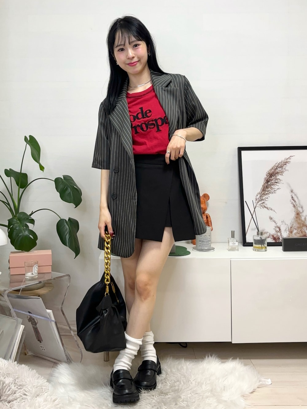 「スポーツミックス、休日スタイル、きれいめカジュアル、夏コーデ、韓国ファッション、ストライプ、Tシャツ、ロゴT、ローファー、厚底シューズ、ジャケット、ショルダーバッグ、プチプラ、お出かけコーデ、赤」｜「jouetieのロゴステッチTシャツ（Tシャツ/カットソー、レッド系）」を使った、りなてぃさん（骨格ストレート・レディース・150cm）の夏コーディネートの1枚目の写真