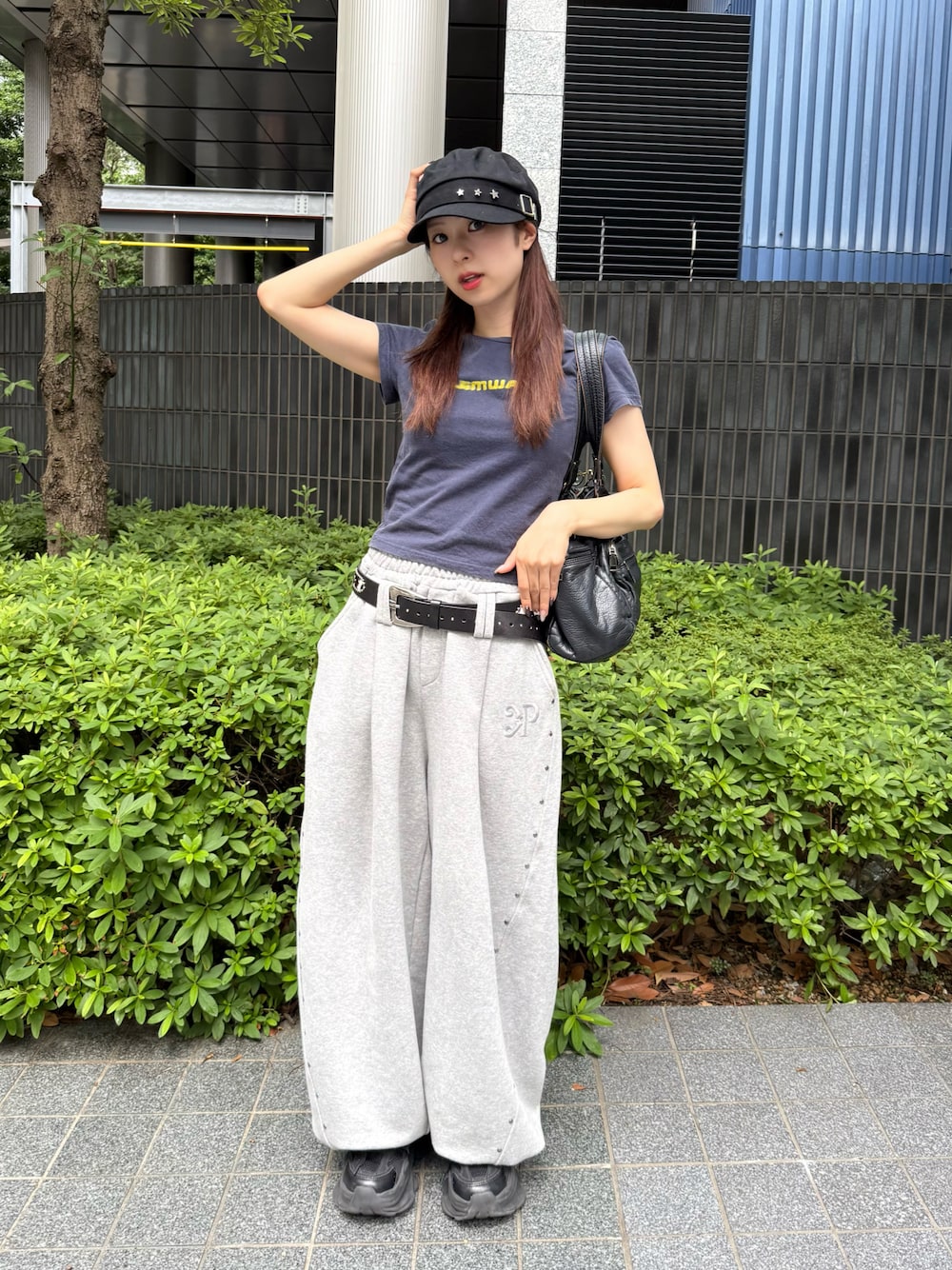 KHAKIPOINT（カーキポイント）の「Steel Stud Sweat Pants (gray