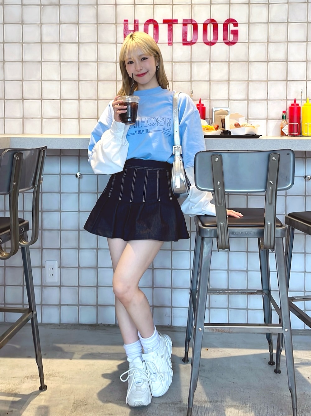 「お出かけコーデ、デートコーデ、春コーデ、春色、ショルダーバッグ、ミニスカート、スニーカー、厚底シューズ、韓国ファッション、プチプラ、休日スタイル、ロゴT、ロンT、低身長、ブルー」｜「AMAILのSandwich genderless cloth（Tシャツ/カットソー、ブルー系）」を使った、りなてぃさん（骨格ストレート・レディース・150cm）の春コーディネートの1枚目の写真