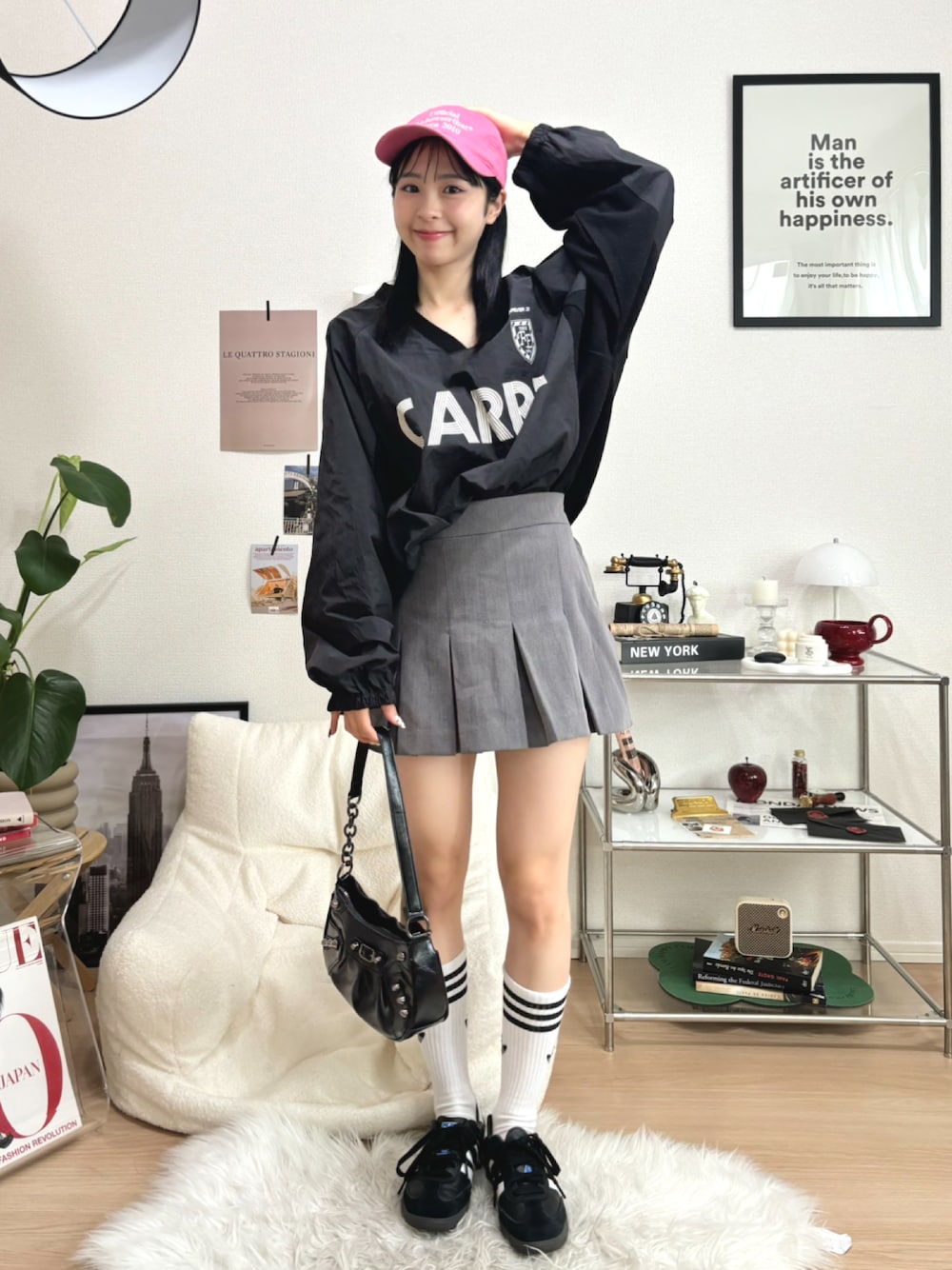 「秋っぽコーデ更新中、秋コーデ、スポーツミックス、ユニフォーム、グレー、adidas、スニーカー、ショルダーバッグ、韓国ファッション、休日スタイル、ピンク、キャップ、低身長コーデ、お出かけコーデ、秋服」｜「thisisneverthatのTimes Cap（キャップ、ピンク系）」を使った、りなてぃさん（骨格ストレート・レディース・150cm）の秋コーディネートの1枚目の写真