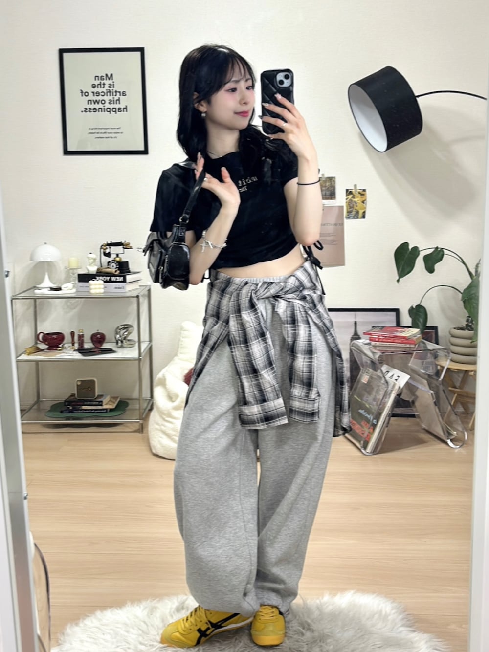 りなてぃさんの「【HiNT】サイドシャーリングTEE（WHO'S WHO gallery）」を使ったコーディネートの1枚目の写真