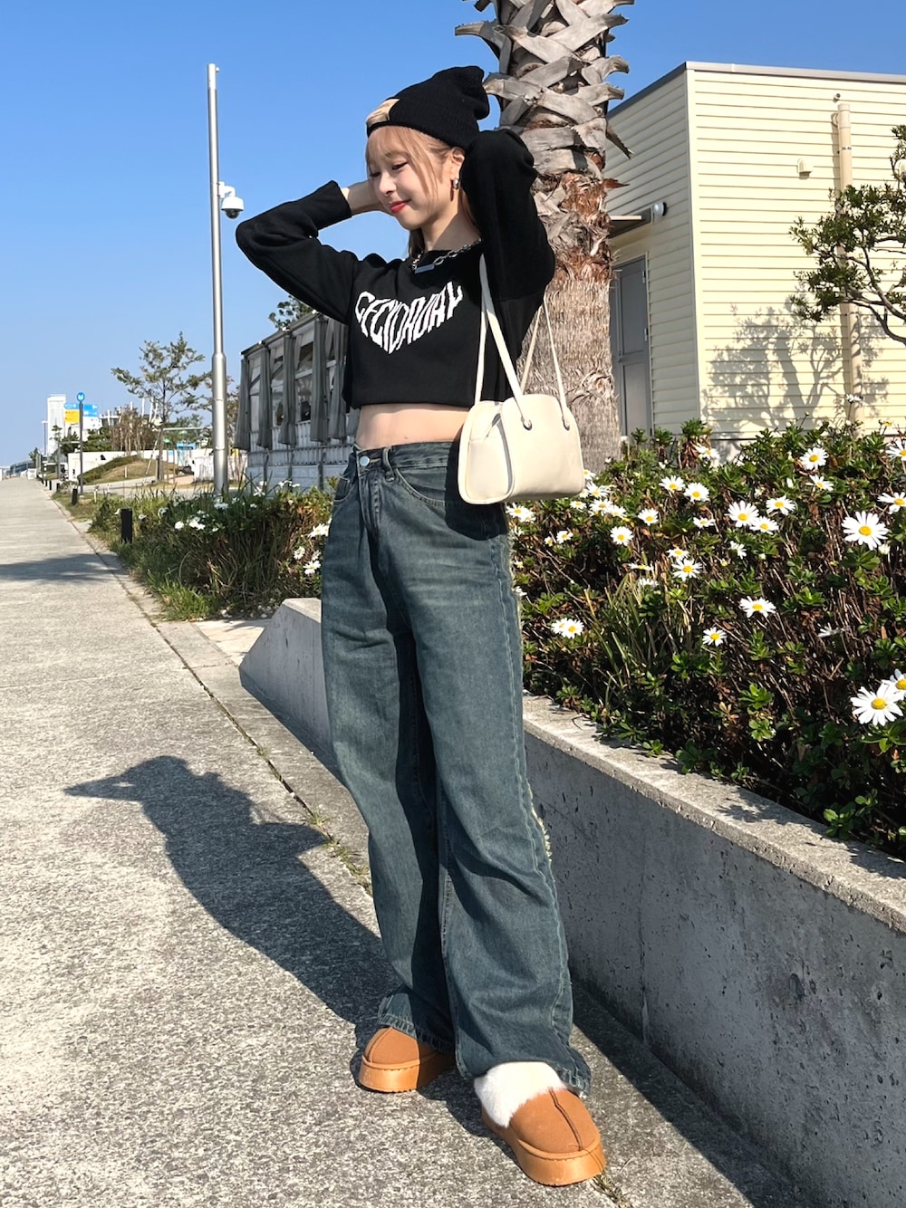 「ファッションを楽しもう、今日のコスメと服、ストリート、ブーツ、ショルダーバッグ、厚底シューズ、スポーツミックス、お出かけコーデ、プチプラ、古着MIX、デニム、きれいめカジュアル、冬コーデ、ニット帽、ニット」｜「SHEINのアイテム（ニットキャップ/ビーニー、ブラック系）」を使った、りなてぃさん（骨格ストレート・レディース・150cm）の秋コーディネートの1枚目の写真