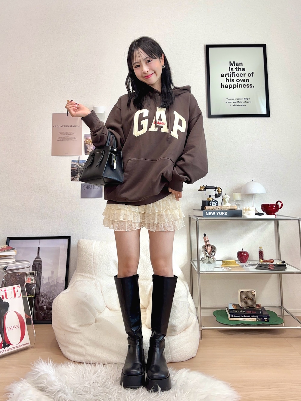 「秋コーデ、テーマパークコーデ、デートコーデ、パーカー、ブラウン、GAP、レース、ロングブーツ、ブーツ、厚底シューズ、ハンドバッグ、ハロウィン、お出かけコーデ、淡色コーデ、韓国ファッション」｜「GAPのGapロゴ パーカー(ユニセックス)（パーカー、ブラウン系）」を使った、りなてぃさん（骨格ストレート・レディース・150cm）の秋コーディネートの1枚目の写真
