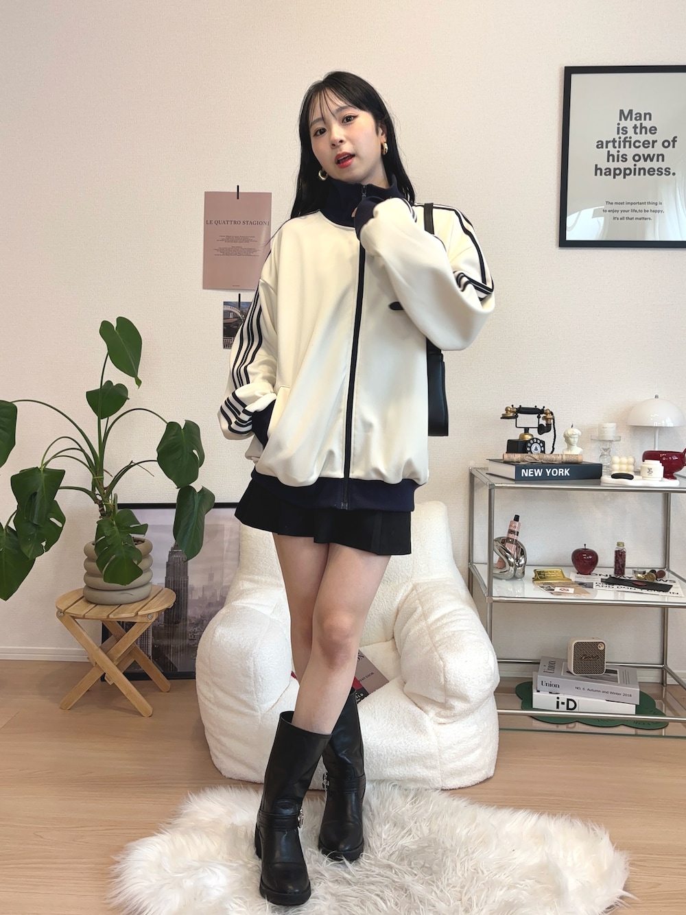 「秋服準備はじめました、トラックジャケット、ジャケット、ブーツ、ロングブーツ、プチプラ、ミニスカート、秋コーデ、お出かけコーデ、デートコーデ、ショルダーバッグ、スポーツミックス、韓国ファッション、モノトーン、カジュアルスタイル」｜「JEANASISのトラックジャケット/977132（ジャージ、ホワイト系）」を使った、りなてぃさん（骨格ストレート・レディース・150cm）の夏コーディネートの1枚目の写真
