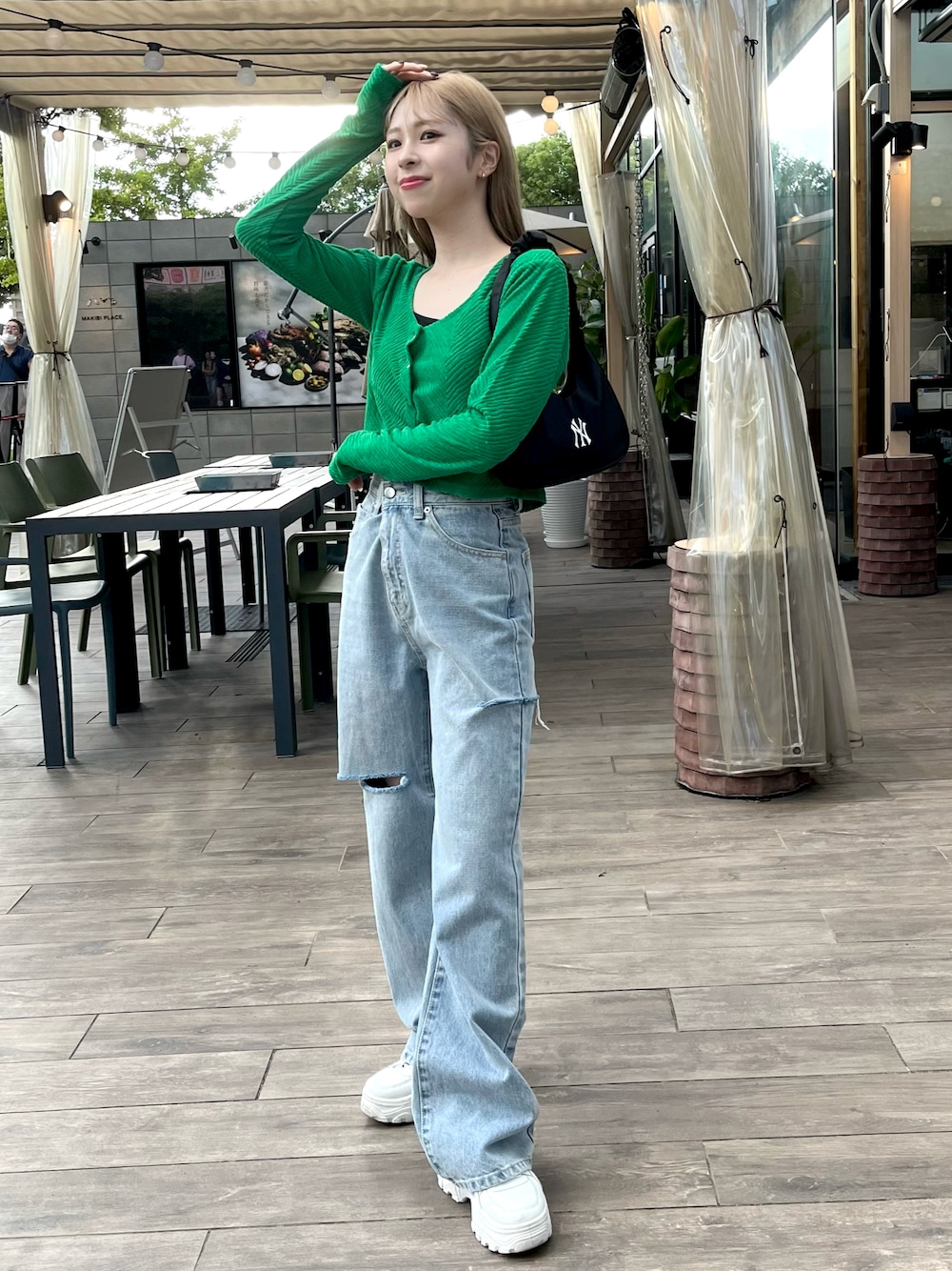 「休日スタイル、秋服準備はじめました、WEARyouthコーデ、秋コーデ、スニーカー、きれいめカジュアル、デニム、カラー×コーデ、ミニバッグ、カーディガン、ショルダーバッグ、プチプラ、デニムパンツ、厚底シューズ、今日のコスメと服」｜「mietteのﾊﾟｲﾙｼﾞｬｶﾞｰﾄﾞUﾈｯｸｼｮｰﾄﾄｯﾌﾟｽ（Tシャツ/カットソー、グリーン系）」を使った、りなてぃさん（骨格ストレート・レディース・150cm）の夏コーディネートの1枚目の写真