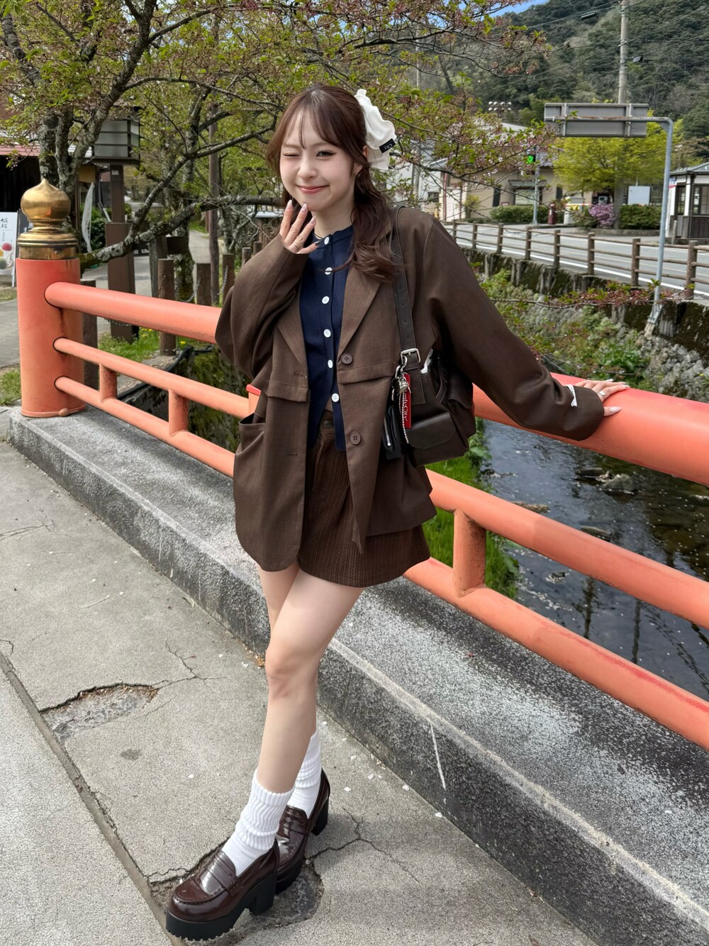 コーデュロイタックミニスカートを使った人気ファッション