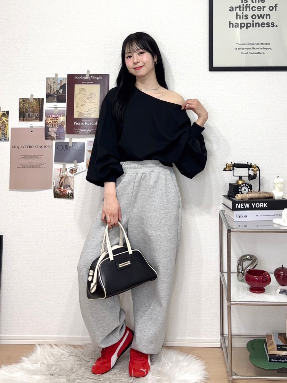 「春コーデ、春服、春色、スウェット、スウェットパンツ、オフショル、ワンショルダー、スニーカー、ボストンバッグ、プチプラ、お出かけコーデ、休日スタイル、ゆるコーデ、韓国ファッション、ラフ」｜「GRLのアイテム（トップス、ブラック系）」を使った、りなてぃさん（骨格ストレート・レディース・150cm）の春コーディネートの1枚目の写真