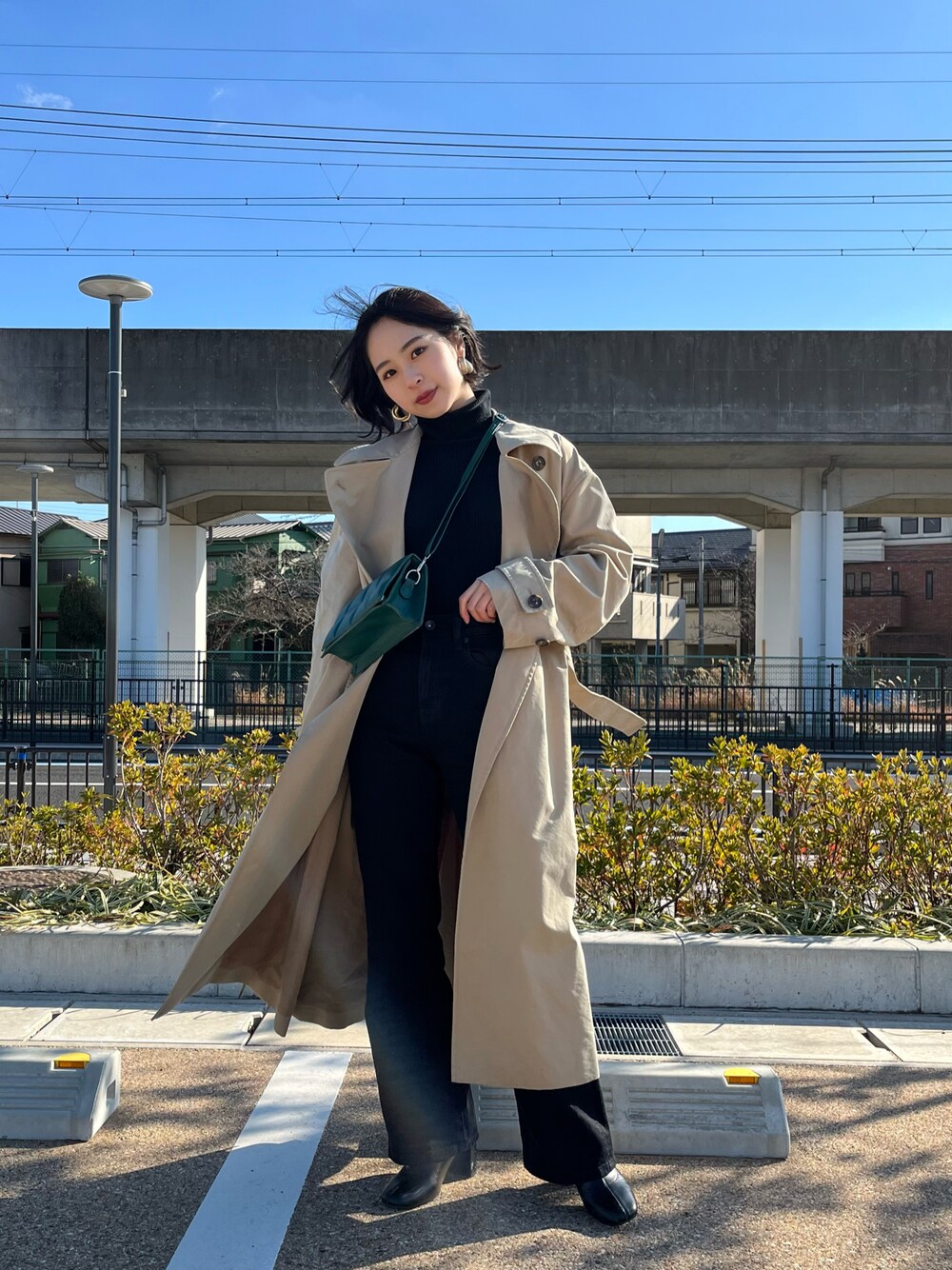 「休日スタイル、オトナカジュアル、オトナ女子、ニット、ブーツ、プチプラコーデ、プチプラ、大人コーデ、ブラックコーデ、低身長、低身長コーデ、冬コーデ、きれいめコーディネート、トレンチコート」｜「SHEINのアイテム（ニット/セーター、ブラック系）」を使った、りなてぃさん（レディース・150cm）の冬コーディネートの1枚目の写真
