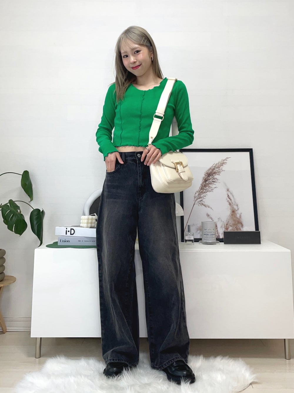 「春のおしゃ見えテクニック、デートコーデ、春コーデ、ローファー、春服みてみて、お出かけコーデ、ショルダーバッグ、厚底シューズ、カジュアルコーデ、シンプルコーデ、デニム、デニムパンツ、春色、きれいめカジュアル、春のNewスタイル」｜「EVRISのバックレースアップトップス（Tシャツ/カットソー、グリーン系）」を使った、りなてぃさん（骨格ストレート・レディース・150cm）の春コーディネートの1枚目の写真