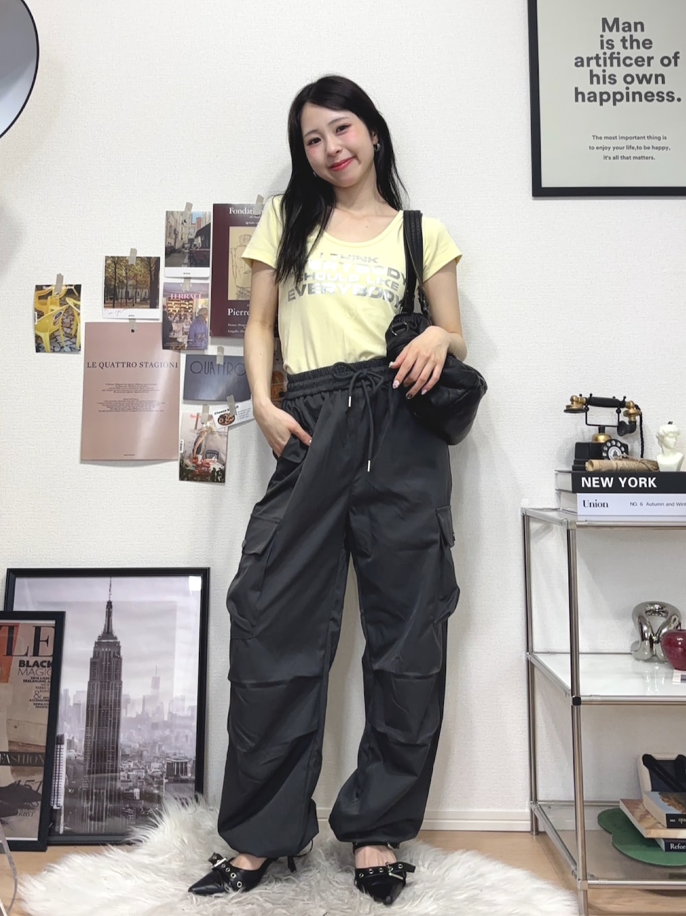 「春めき満開コーデ、春コーデ、春服、春色、イエロー、パラシュートパンツ、Tシャツ、ロゴT、ショルダーバッグ、ミュール、サンダル、スポーツミックス、休日スタイル、お出かけコーデ、韓国ファッション」｜「SHAGGIEの半袖Tシャツ（Tシャツ/カットソー、イエロー系）」を使った、りなてぃさん（骨格ストレート・レディース・150cm）の春コーディネートの1枚目の写真