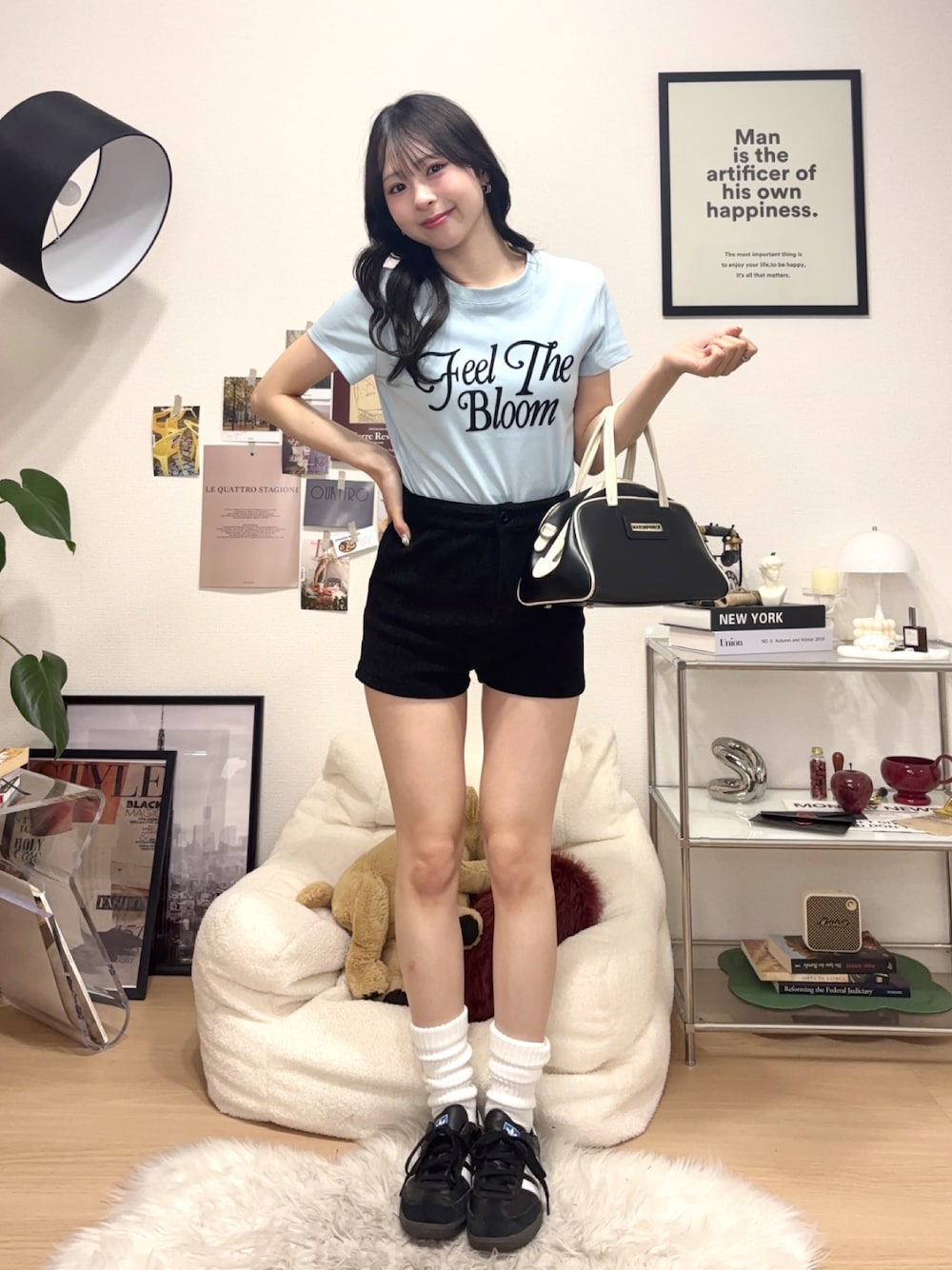 「韓国ファッション、Tシャツ、ロゴTシャツ、ショートパンツ、ボストンバッグ、スニーカー、スポーツミックス、休日スタイル、デートコーデ、ブルー、お出かけコーデ、プチプラ、春夏コーデ、夏コーデ、カラーコーデ」｜「SHAGGIEのフロックプリントミニタイトTEEシャツ（Tシャツ/カットソー、ブルー系）」を使った、りなてぃさん（骨格ストレート・レディース・150cm）の春コーディネートの1枚目の写真
