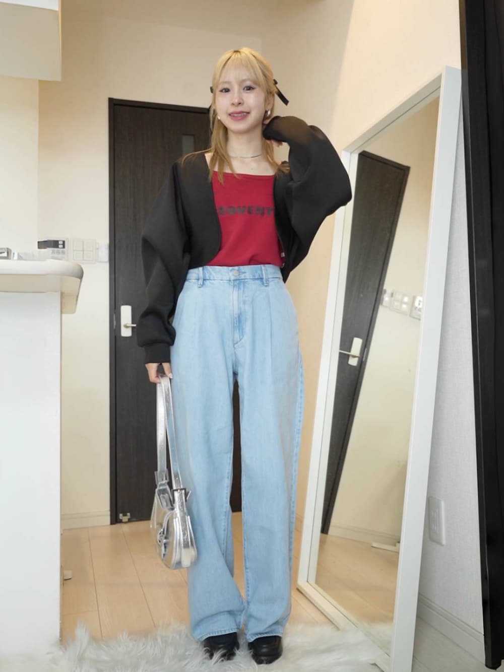 「夏コーデ、デートコーデ、プチプラ、カーディガン、ボレロ、デニム、厚底シューズ、ローファー、ショルダーバッグ、韓国ファッション、キャミソール、きれいめカジュアル、お出かけコーデ、カジュアルスタイル、休日スタイル」｜「shesameの裏毛キャミ・スカートセットアップ（セットアップ、レッド系）」を使った、りなてぃさん（骨格ストレート・レディース・150cm）の夏コーディネートの1枚目の写真