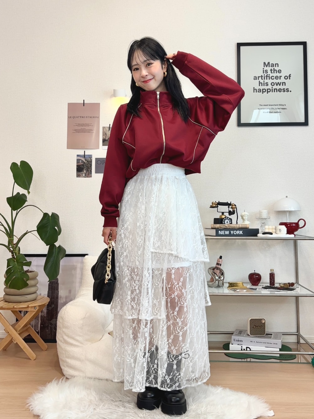 「お出かけコーデ、秋服、秋コーデ、秋服準備はじめました、トラックジャケット、赤、レース、ロングスカート、デートコーデ、韓国ファッション、休日スタイル、ブーツ、厚底シューズ、ショートブーツ、スポーツミックス」｜「FOREVER 21の【2024FW】ポイントライントラックジャケット（ブルゾン、レッド系）」を使った、りなてぃさん（骨格ストレート・レディース・150cm）の秋コーディネートの1枚目の写真
