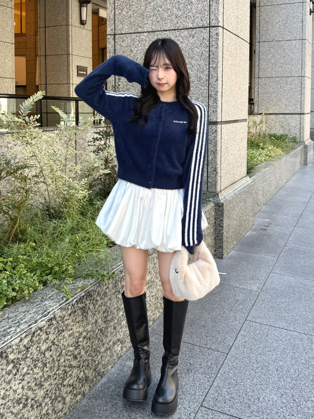 adidasのカーディガン/ボレロ（ブルー系）を使った人気ファッション