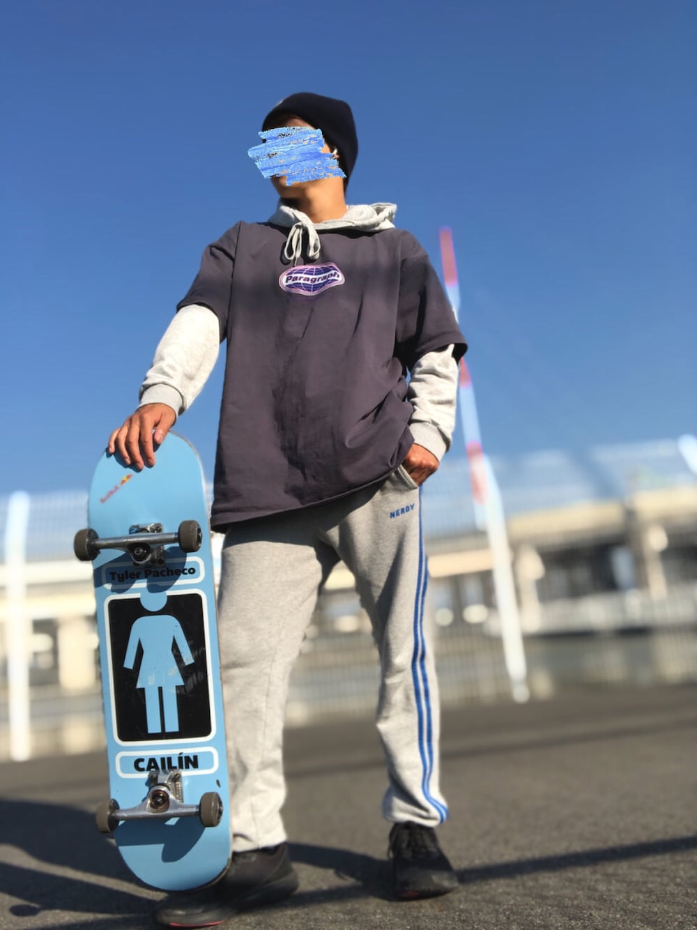 「ストリート、nerdy、Paragraph、carhartt、スケボー、秋コーデ、古着、古着MIX、休日コーデ、シンプルコーデ、ゆるコーデ、大学生、大人カジュアル、だから秋服が好き、パーカー」｜「CarharttのCARHARTT KNIT CAP ACRYLIC WATCH カーハート ニット帽 カフ アクリル ワッチ（ニットキャップ/ビーニー、ブルー系）」を使った、𝕐𝕦𝕤𝕦𝕜𝕖さん（メンズ・162cm）の秋コーディネートの1枚目の写真
