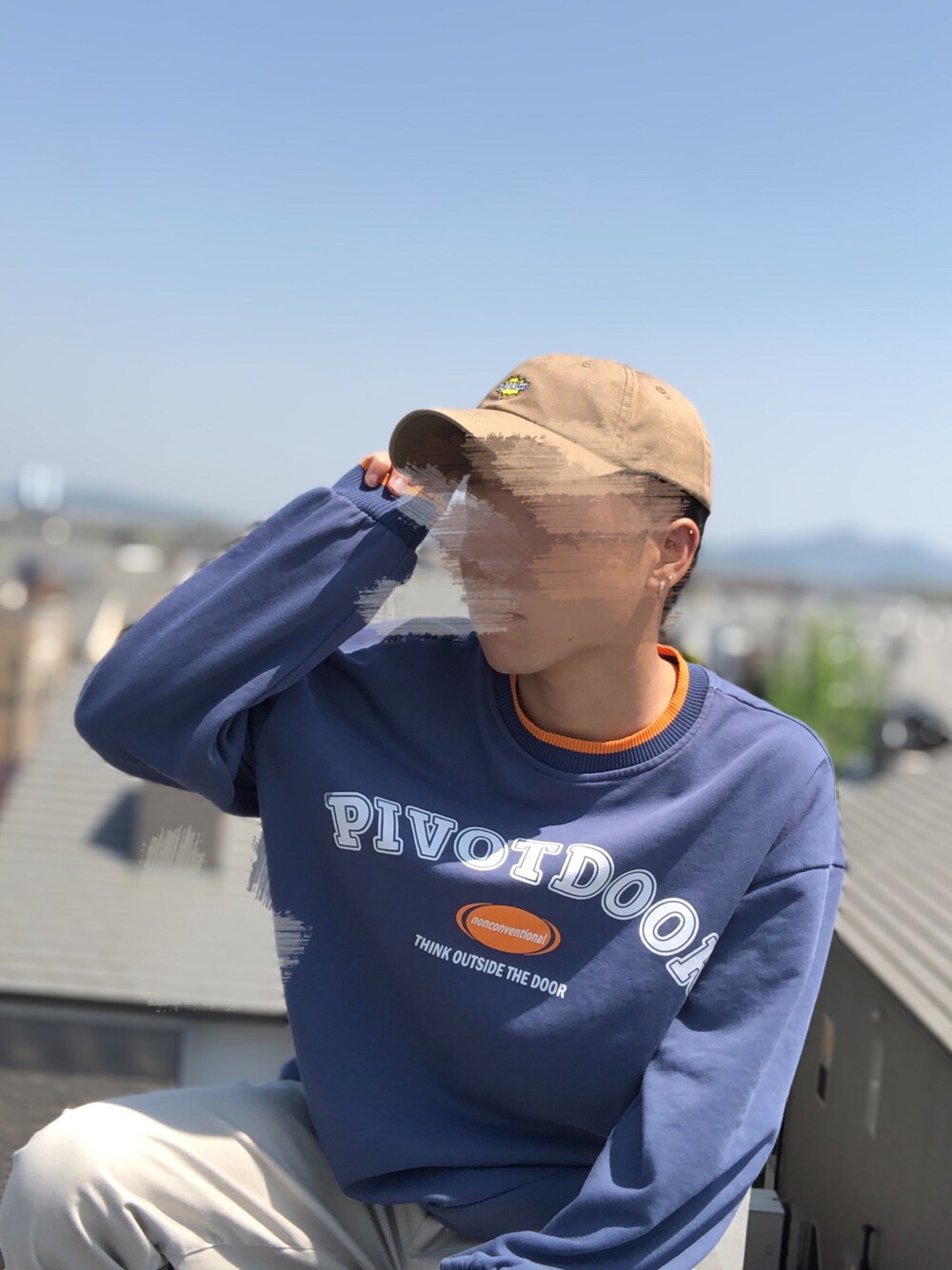 「ビッグシルエット、シンプル、大人カジュアル、今日のコーデ、低身長コーデ、レイジブルー、おしゃれさんと繋がりたい、韓国ファッション、秋コーデ、秋冬コーデ、カジュアルコーデ、いいね、save、フォローお願いします🤑、プチプラ、ロンT、トラックパンツ」｜「RAGEBLUEのUS刺繍CAP/872026（キャップ、ブラウン系）」を使った、𝕐𝕦𝕤𝕦𝕜𝕖さん（メンズ・162cm）の秋コーディネートの1枚目の写真