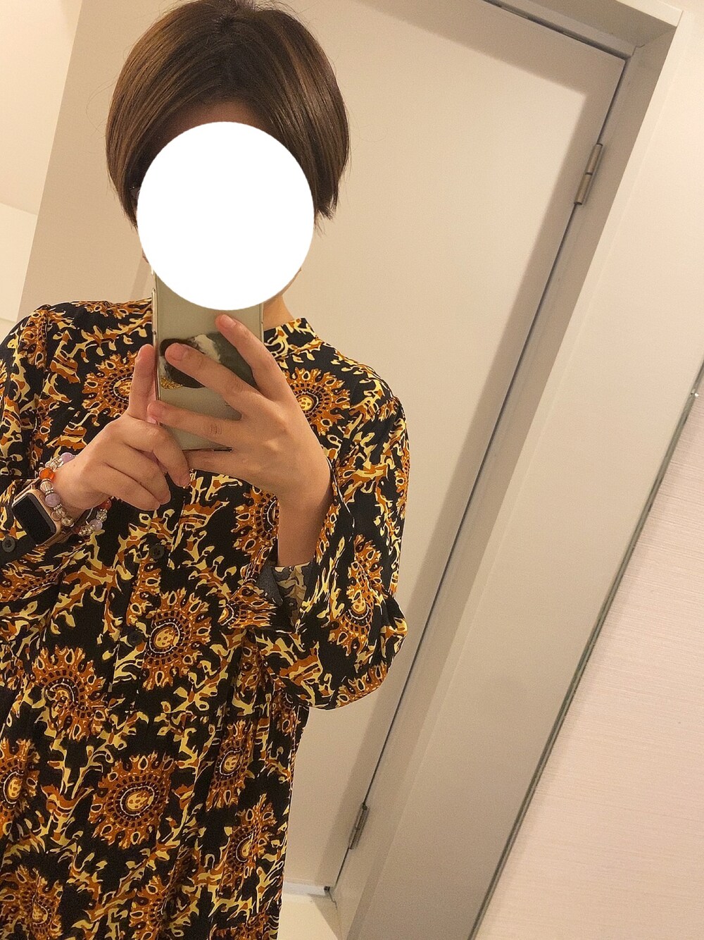 その他のワンピースを着用したレディースの秋コーディネートの1枚目の写真