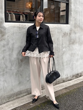 「Maison Calme（メゾンカルム）の【26年春夏新作】シアー ワッシャー ショート丈シャツ（シャツ/ブラウス、ブラック系）」を使った、みさみさ☺︎さん（レディース・160cm）の冬コーディネート