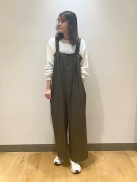 「アイテム（サロペット/オーバーオール、ブラウン系）」を使った、イケダさん（レディース・166cm）の秋コーディネート