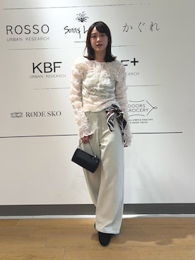 「URBAN RESEARCH ROSSO（アーバンリサーチロッソ）のARTESANOS　ショルダー2WAYバッグ（ハンドバッグ、ブラック系）」を使った、イケダさん（レディース・166cm）の秋コーディネート