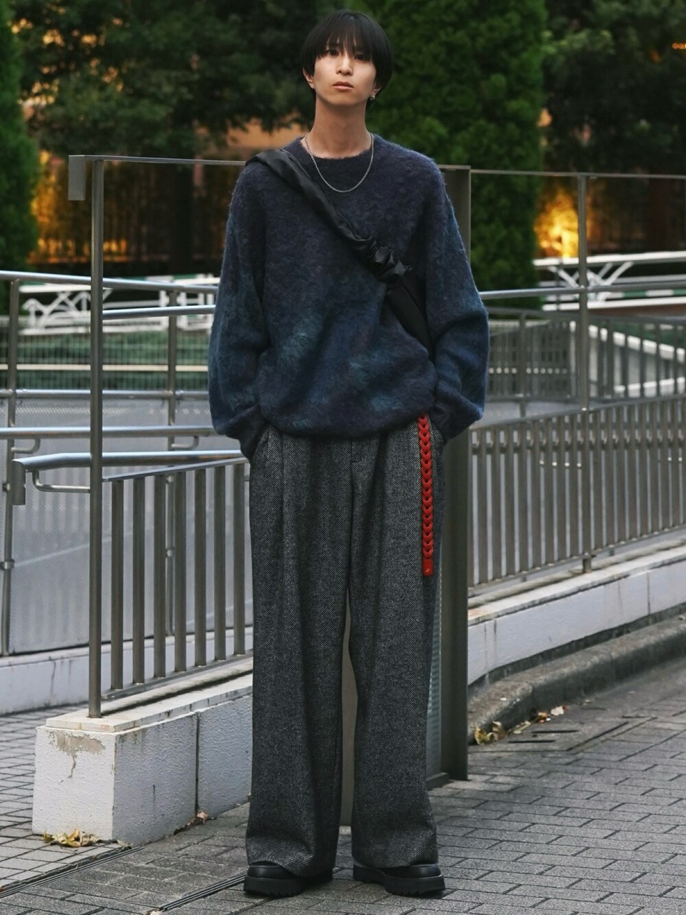 「秋服準備はじめました、デートコーデ、韓国ファッション、ショルダーバッグ、休日スタイル、ワイドパンツ、秋コーデ、パステルカラー、モノトーン、スラックス、プチプラ、厚底シューズ、大人カジュアル、お出かけコーデ、秋っぽコーデ更新中」｜「WYM LIDNMのMOHAIR BLEND JACQUARD SHAGGY KNIT（ニット/セーター、ブルー系）」を使った、しーさん（メンズ・177cm）の秋コーディネートの1枚目の写真