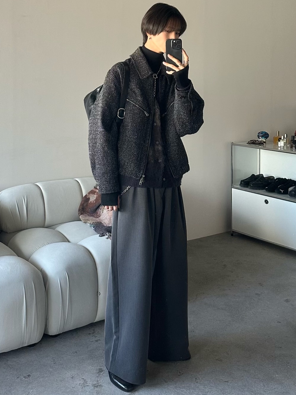 MERINO WOOL THUMBHOLE TURTLENECK KNITを使った人気ファッション