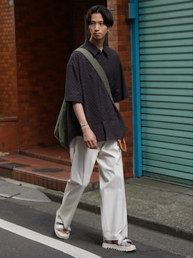 「デカバッグ」｜「アイテム（財布/小物）」を使った、しーさん（メンズ・177cm）の春コーディネート