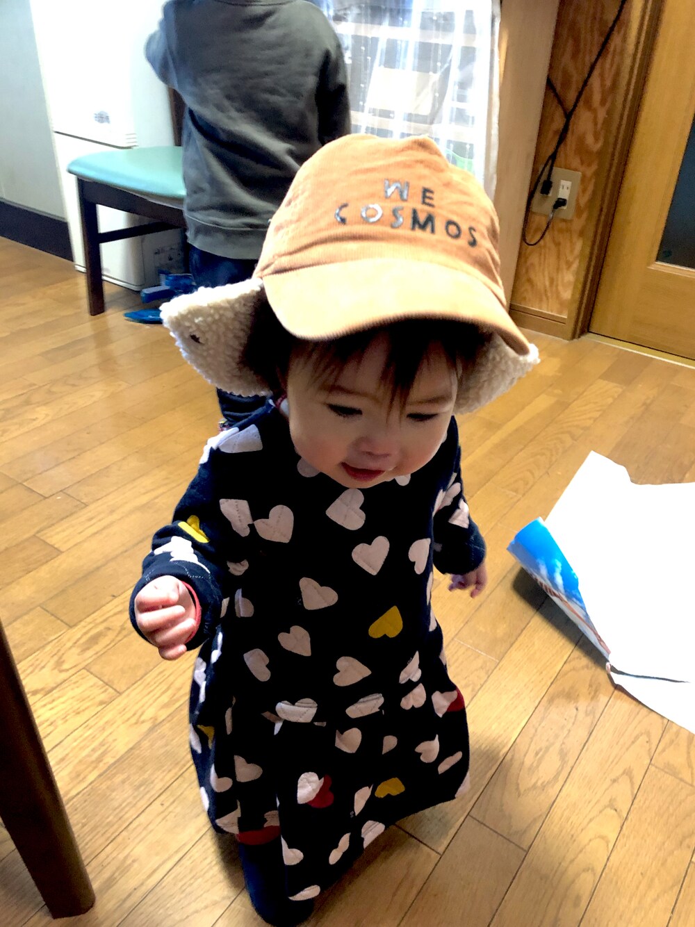 「BOBO CHOSESのアイテム（帽子、ベージュ系）」を使った、tttrrrrさん（キッズ・70cm）の冬コーディネートの1枚目の写真