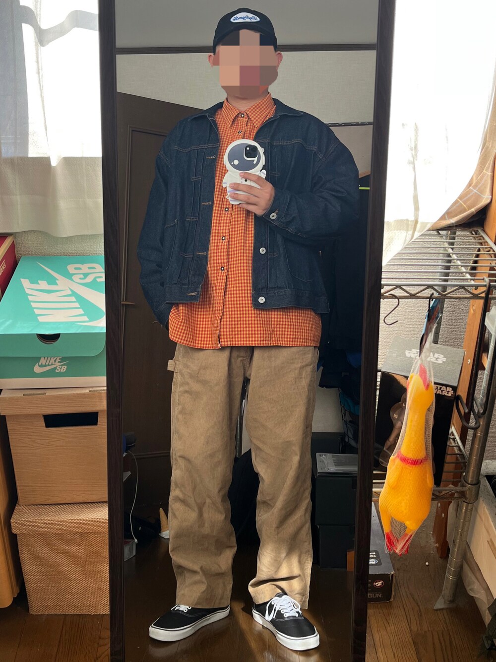 「チェック、コーデュロイパンツ、VANS、デニムジャケット」｜「UNIQLOのアイテム（パンツ、ベージュ系）」を使った、アスパラガスさん（メンズ・170cm）の秋コーディネートの1枚目の写真