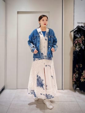 「刺繍」｜「アイテム（デニムジャケット）」を使った、Zoeyさん（レディース・160cm）の春コーディネート