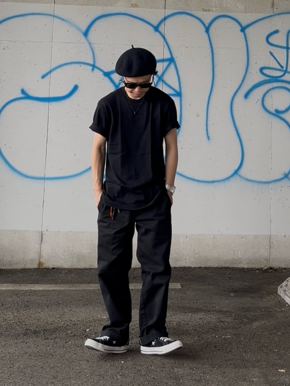 「シンプル、カジュアル、低身長、ブラック、ワントーンコーデ、休日スタイル、黒Tシャツ、ストリート」｜「HANESのHanes/へインズ T-SHIRTS KURO/クロ 黒 無地 クルーネック ノースリーブTシャツ/1P パックT/レディース メンズ（Tシャツ/カットソー、ブラック系）」を使った、HISAYANさん（メンズ・160cm）の夏コーディネートの1枚目の写真