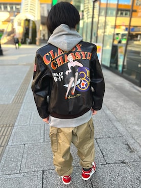 「AVIREX（アヴィレックス）のアイテム（カバーオール）」を使った、坂本聖矢さん（メンズ・164cm）の春コーディネート
