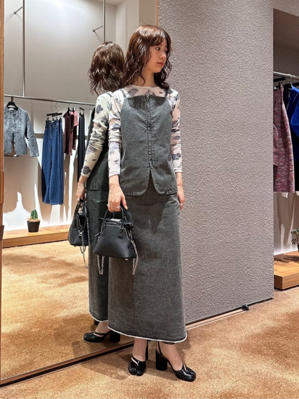 「TOMORROWLAND、トゥモローランド、Edition、Maison Margiela、セットアップ、キャミソール、ビスチェ、ロングスカート、大人カジュアル」｜「EDITIONのガーメントウォッシュ ジップトップス（シャツ/ブラウス、ブラック系）」を使った、Yonemitsu_TOMORROWLANDさん（レディース・166cm）の春コーディネートの1枚目の写真
