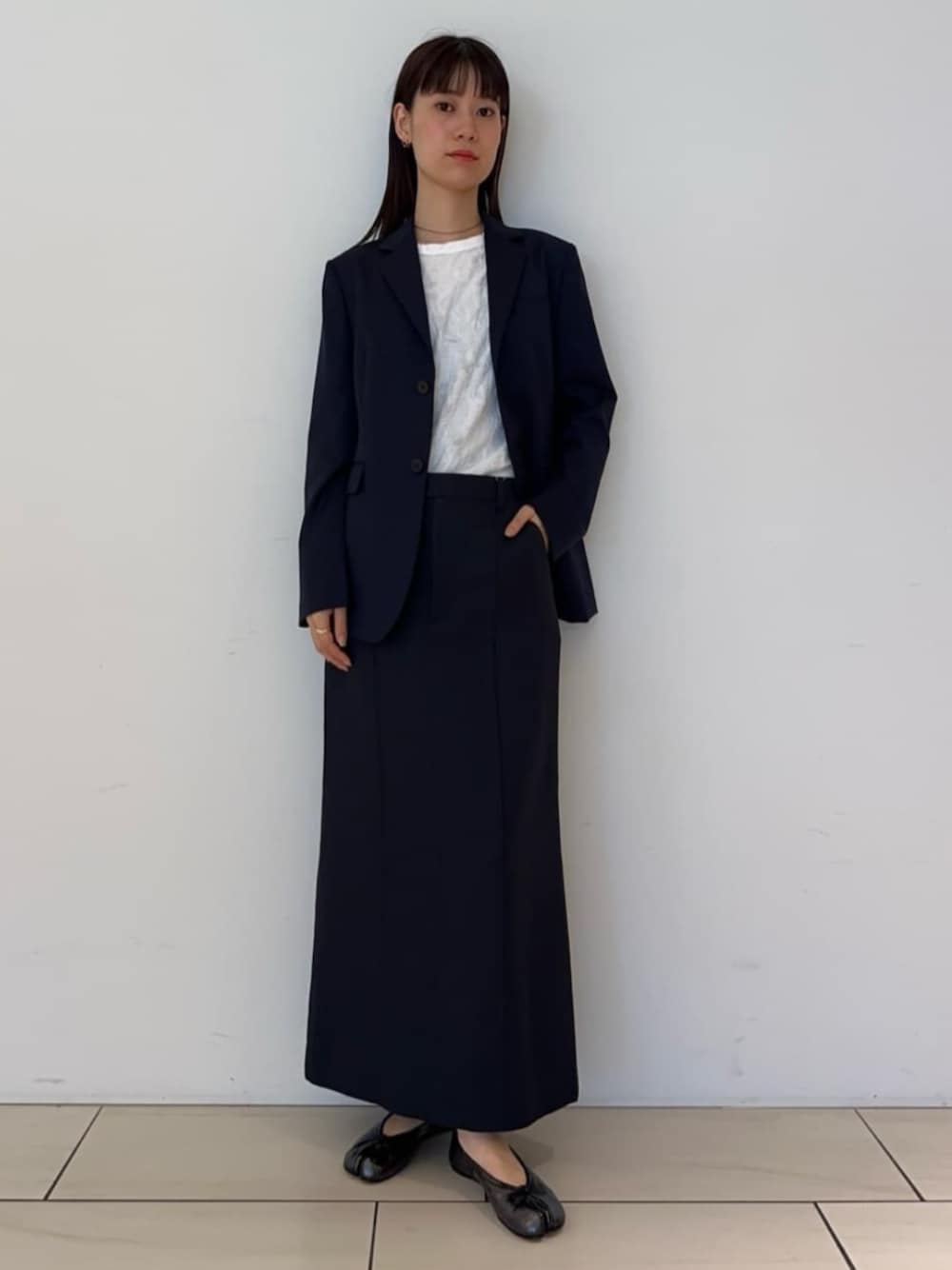 「TOMORROWLAND、トゥモローランド、Edition、Maison Margiela、テーラードジャケット、ロングスカート、ネイビー、ジャカード、セットアップ風」｜「EDITIONのバックカットジャカード ノースリーブトップス（Tシャツ/カットソー、ホワイト系）」を使った、Yonemitsu_TOMORROWLANDさん（レディース・166cm）の夏コーディネートの1枚目の写真