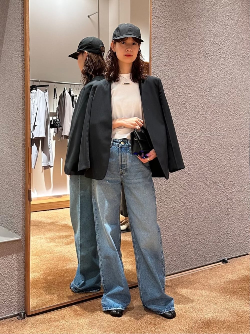 「TOMORROWLAND、トゥモローランド、Edition、JACQUEMUS、Maison Margiela、ノーカラージャケット、デニム、大人カジュアル、デイリーカジュアル」｜「EDITIONのウールトロピカル ノーカラージャケット（ノーカラージャケット、ブラック系）」を使った、Yonemitsu_TOMORROWLANDさん（レディース・166cm）の春コーディネートの1枚目の写真