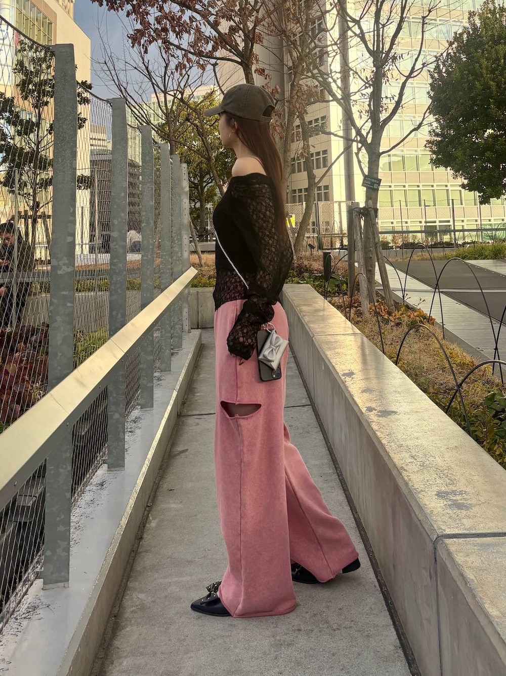 「FOREVER 21」｜「FOREVER 21の【2024SS】ヴィンテージ風ロゴキャップ（キャップ、ブラウン系）」を使った、i0kv0iさん（レディース・165cm）の冬コーディネートの1枚目の写真