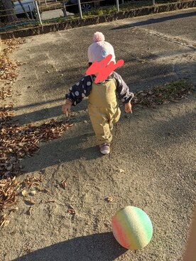 「petit main（プティマイン）のアイテム（サロペット/オーバーオール）」を使った、ちえさん（キッズ・80cm）の秋コーディネート