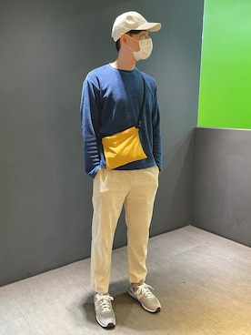 「URBAN RESEARCH（アーバンリサーチ）のアイテム（チノパンツ）」を使った、HowardZzzさん（メンズ・175cm）の春コーディネート