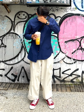 「blue」｜「アイテム（チノパンツ）」を使った、po.iruiiiiさん（メンズ・174cm）の秋コーディネート